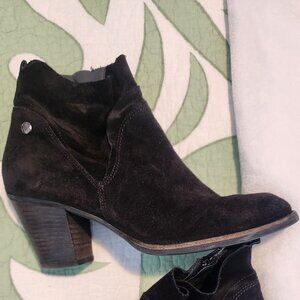 ✨ PAUL GREEN Black Suede Western-Inspired Booties ✨